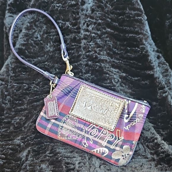 Coach Poppy NWOT Purple Tartan Wristlet - Picture 3 of 12